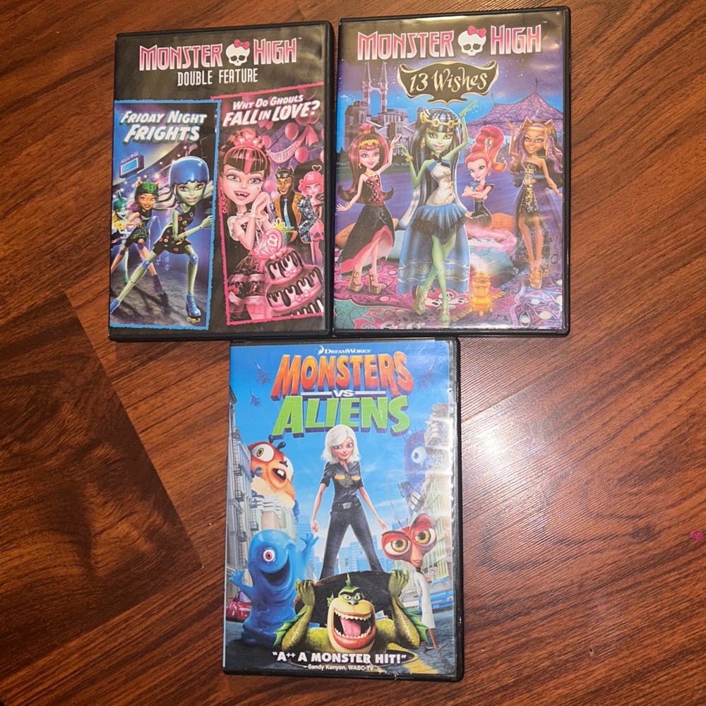 Y2K Lot of 3 DVDs Monster High Double F,13 Wishes Monstersvs Aliens COLLECTIBLES